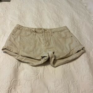 Women’s Free People button fly cuffed jean shorts size 28